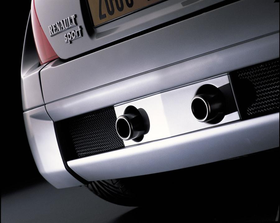  Renault Clio V6 Sport 1999 года  (фото 24 из 40)